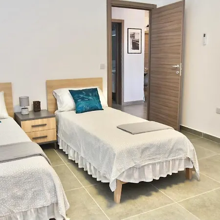 Bright & Modern 2-bedroom, 4th Floor In Gzira, Malta * Gzira