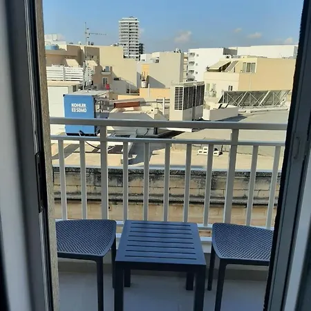 Apartment Bright & Modern 2-bedroom, 4th Floor In Gzira, Malta Gzira