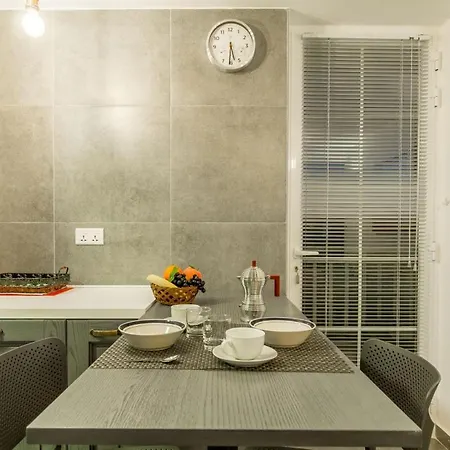 Apartment Bright & Modern 2-bedroom, 4th Floor In Gzira, Malta