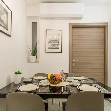 Bright & Modern 2-bedroom, 4th Floor In Gzira, Malta Apartment